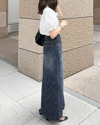 Flower punched short-sleeved blouse