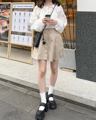 Short pleated pants