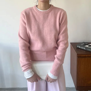 Simple and colorful knitwear