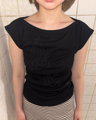 Flower embroidered short-sleeved T-shirt