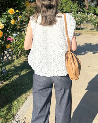 Flower pattern sleeveless blouse