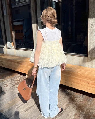 Simple sleeveless T-shirt