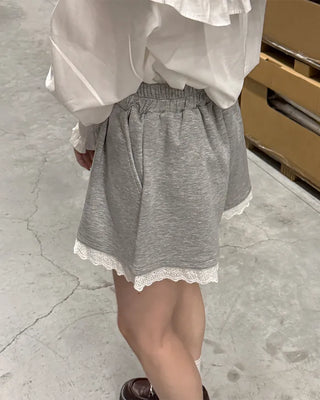 Lace banding shorts