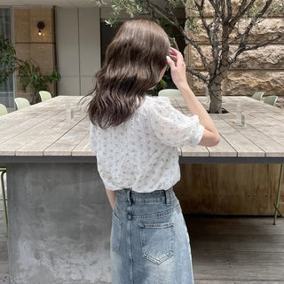Flower pattern short-sleeved blouse