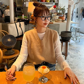Basic V-neck knit vest