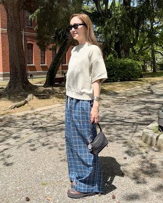 Cut-off hem sweat half-length T-shirt
