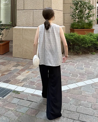 Heart pattern sleeveless blouse