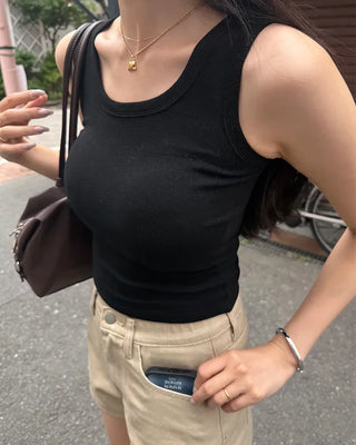 Basic sleeveless top with cap