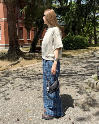 Cut-off hem sweat half-length T-shirt