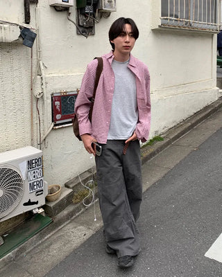 Pigmented side pockets, stitched details, wide cotton pants