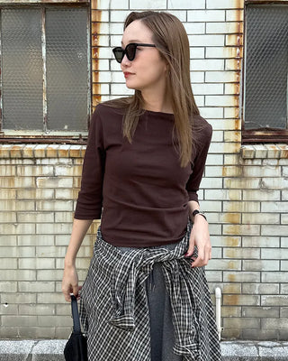 Oblong neck cropped sleeve T-shirt
