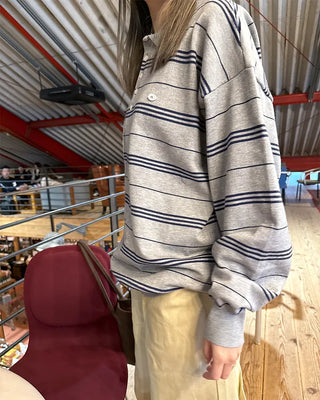 Loose-fitting color-border knit