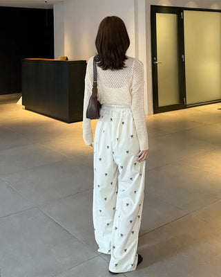 Loose-fitting perforated knit
