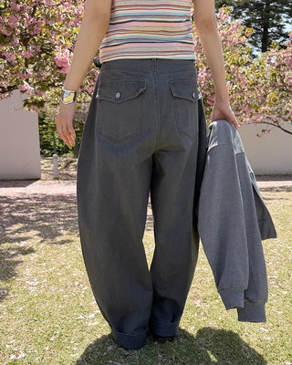 Flap pocket curved fit cotton pants