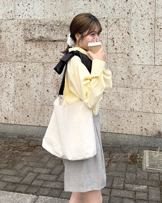 Pastel-colored basic shirt