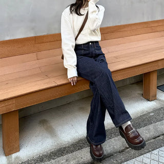 Pocket-stitched bootcut low-rise denim