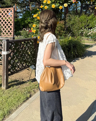 Flower pattern sleeveless blouse