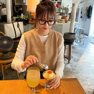 Basic V-neck knit vest