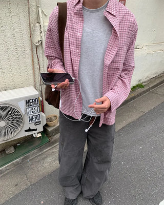 Pigmented side pockets, stitched details, wide cotton pants