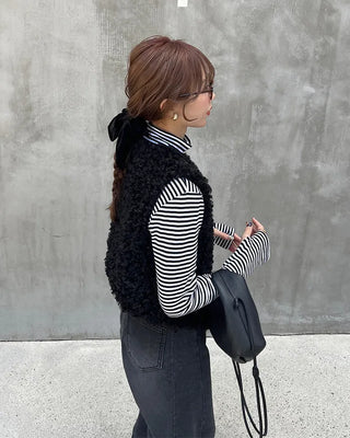 Striped half-turtleneck cut and sew