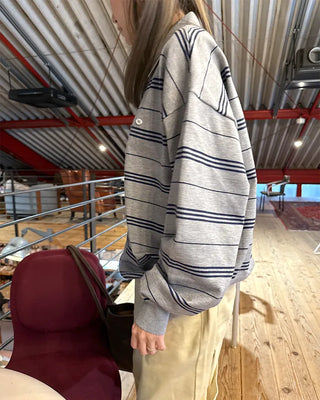 Loose-fitting color-border knit