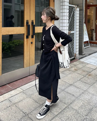 Simple round neck button cardigan