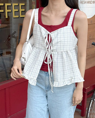 Button-up simple sleeveless top