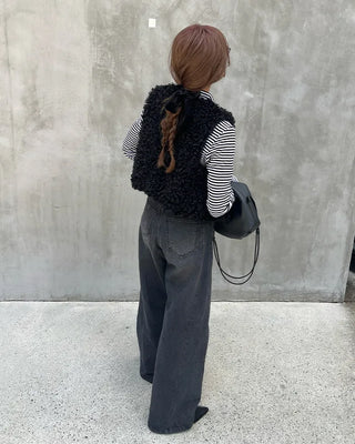Striped half-turtleneck cut and sew