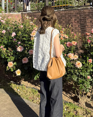 Flower pattern sleeveless blouse