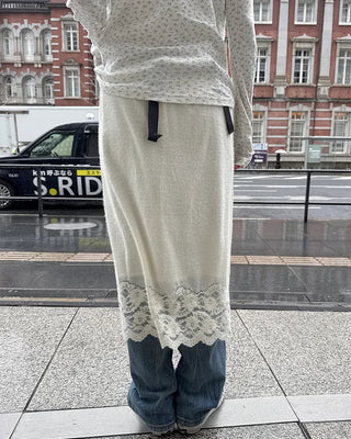 Lace-point skirt