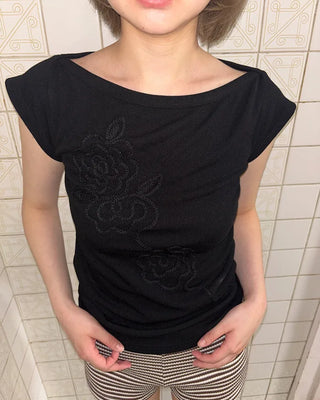 Flower embroidered short-sleeved T-shirt