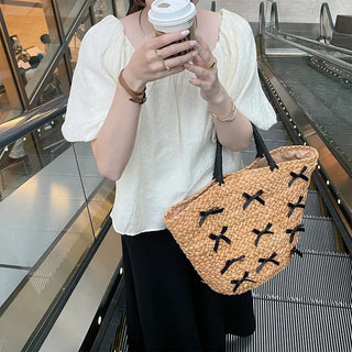 Ribbon-point rattan handbag