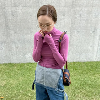 Toned-down color turtleneck T-shirt