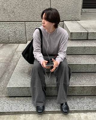 V-neck long-sleeve knit