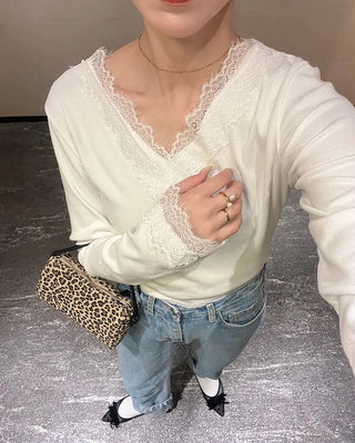 Lace V-neck slim T-shirt