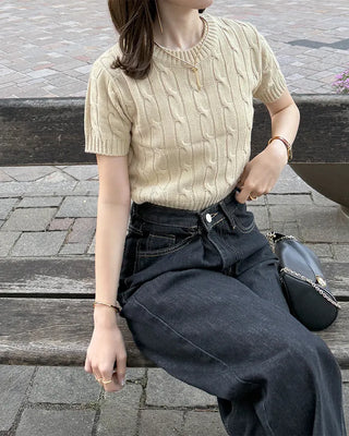 Round neck cable knit short sleeve knit