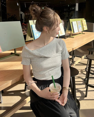 Off-shoulder front twist t-shirt
