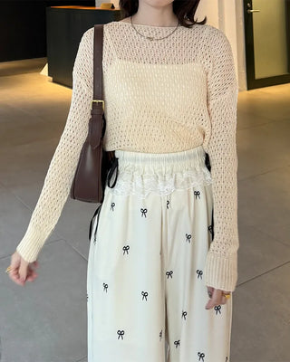 Loose-fitting perforated knit
