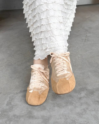 Simple color sneakers