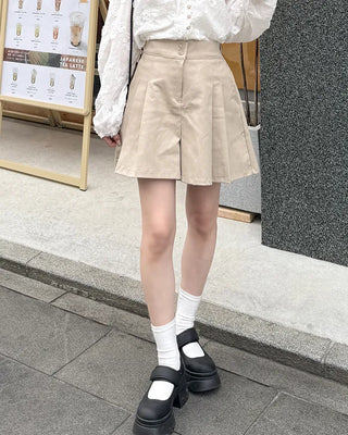 Short pleated pants