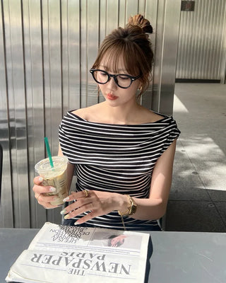 Striped off-shoulder short-sleeved T-shirt