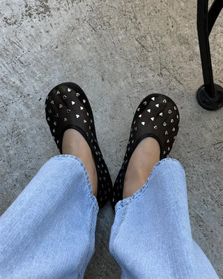 Heart-shaped mesh flat shoes