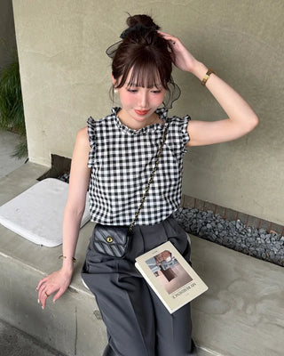 Frilled gingham check sleeveless blouse