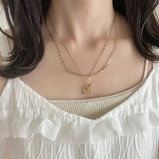 Round motif toggle clasp necklace