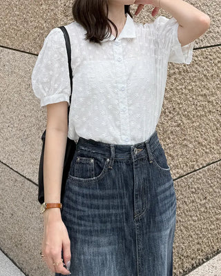 Flower punched short-sleeved blouse