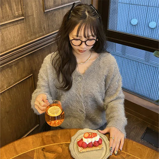 Loose-fit V-neck knit cardigan