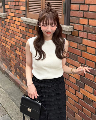 Simple ribbed boat neck sleeveless top