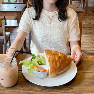 Soft half-sleeve knit