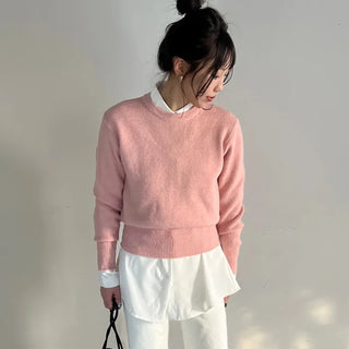 Simple and colorful knitwear