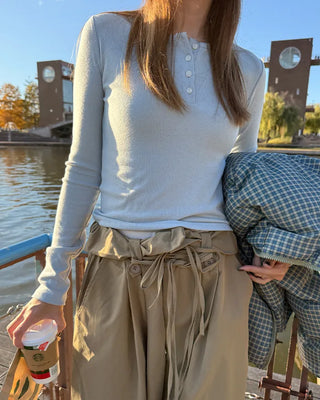 Simple long-sleeved T-shirt with half buttons